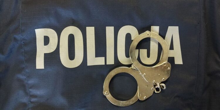 Seniorka nie dała się nabrać. Przekazała oszustom pocięte gazety