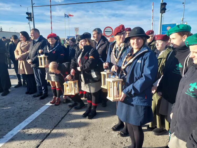 Betlejemskie Światło Pokoju przekazane na Ukrainę