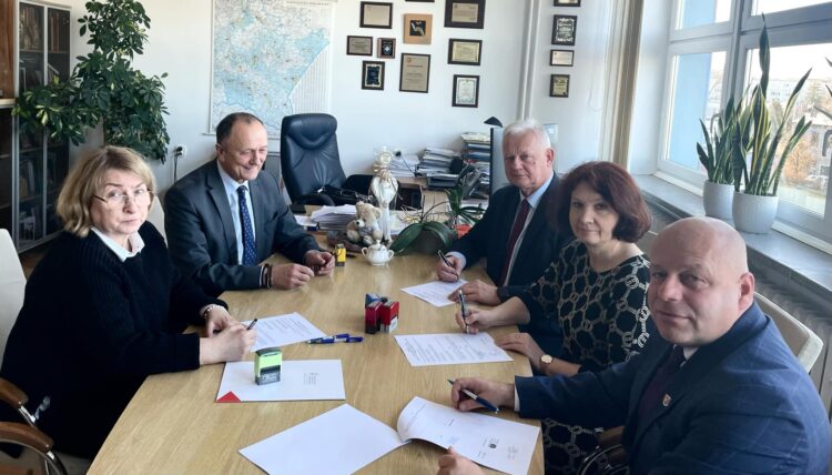 Autobus dla podopiecznych Specjalnego Ośrodka Szkolno-Wychowawczego w Rudniku 1 - Polskie Radio Rzeszów Autobus dla podopiecznych Specjalnego Ośrodka Szkolno-Wychowawczego w Rudniku