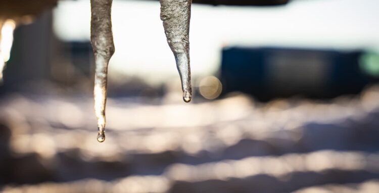 Strażacy ostrzegają: Śnieg i sople na dachach zagrożeniem dla ludzi 1 - Polskie Radio Rzeszów Fot. PRRz
