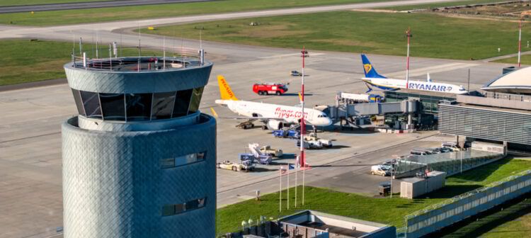 Na lotnisku zwiększy się bezpieczeństwo i punktualność lotów 1 - Polskie Radio Rzeszów Na lotnisku zwiększy się bezpieczeństwo i punktualność lotów