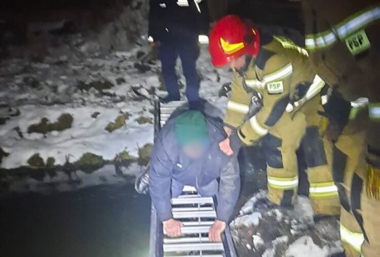 Policja odnalazła 49-latka, który wpadł w nocy do rzeki