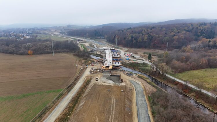 Mimo zimy trwają prace przy budowie estakady w Równem 1 - Polskie Radio Rzeszów Fot. GDDKiA oddział w Rzeszowie