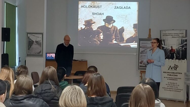 Tarnobrzeg: Obchody Dnia Pamięci o Ofiarach Holokaustu 1 - Polskie Radio Rzeszów Tarnobrzeg: Obchody Dnia Pamięci o Ofiarach Holokaustu