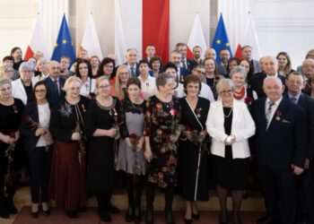 Mieszkańcy regionu odznaczeni za&nbsp;zasługi w&nbsp;pracy społecznej i&nbsp;zawodowej (zdjęcia)