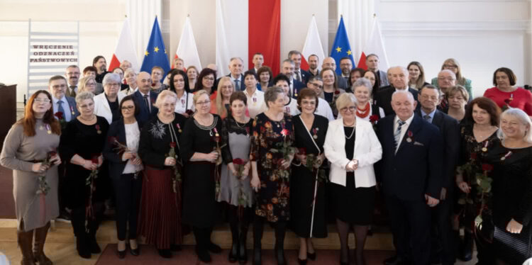 Mieszkańcy regionu odznaczeni za zasługi w pracy społecznej i zawodowej (zdjęcia)