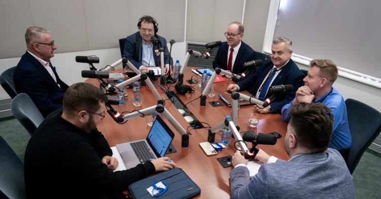 Podkarpaccy politycy: wniosek o uchylenie immunitetu byłego premiera 1 - Polskie Radio Rzeszów Fot. R. Lewicki