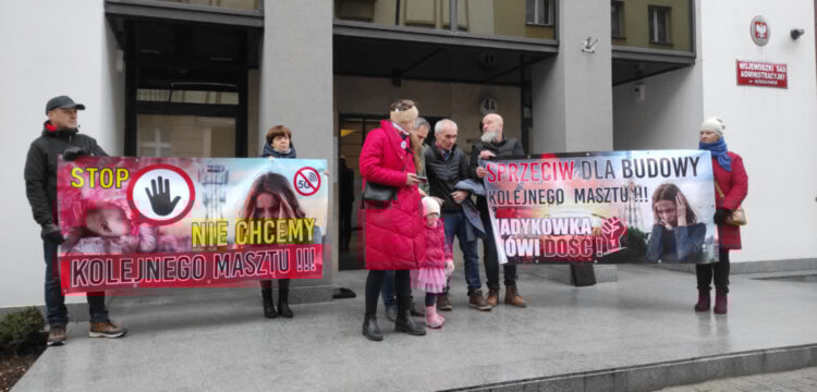 Mieszkańcy Hadykówki nie chcą we wsi kolejnego masztu