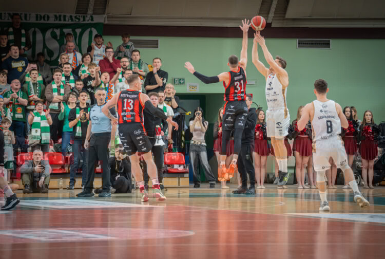 Derby dla gości z Rzeszowa