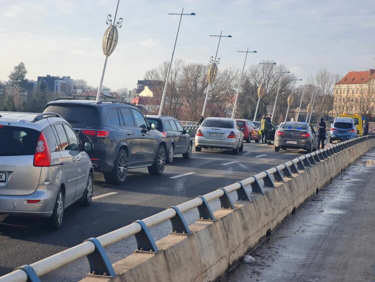 Zderzenie aut na moście w Rzeszowie