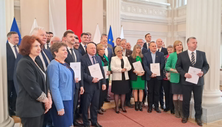 Podpisano umowy na dofinansowanie lokalnych dróg