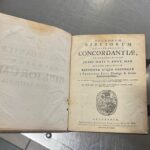 Stare księgi odkryte podczas kontroli na przejściu granicznym 2 - Polskie Radio Rzeszów Stare księgi odkryte podczas kontroli na przejściu granicznym - Polskie Radio Rzeszów