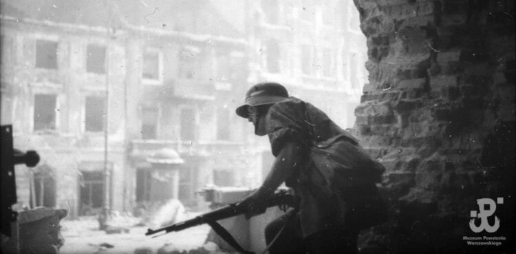 FB Muzeum Powstania Warszawskiego 