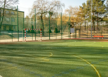 Nowe boisko przy SP nr&nbsp;2 w&nbsp;Nowej Dębie