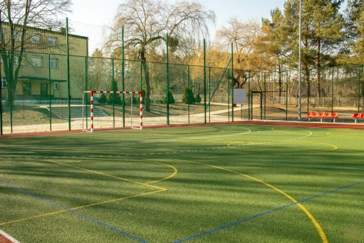 Nowe boisko przy SP nr 2 w Nowej Dębie