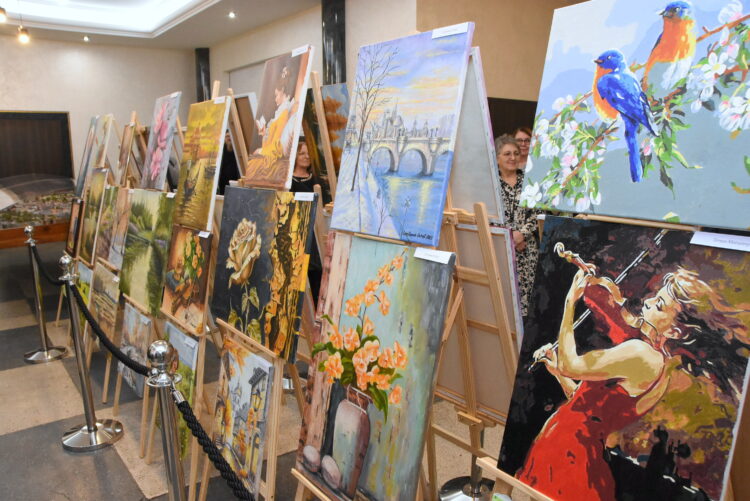 Wernisaż wystawy prac malarskich seniorów