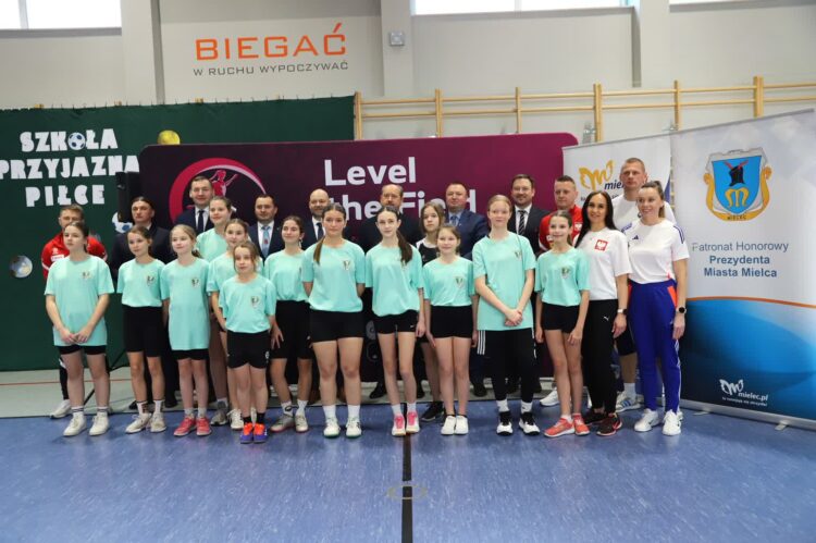 W Mielcu poważnie myślą o kobiecym futbolu 1 - Polskie Radio Rzeszów W Mielcu poważnie myślą o kobiecym futbolu