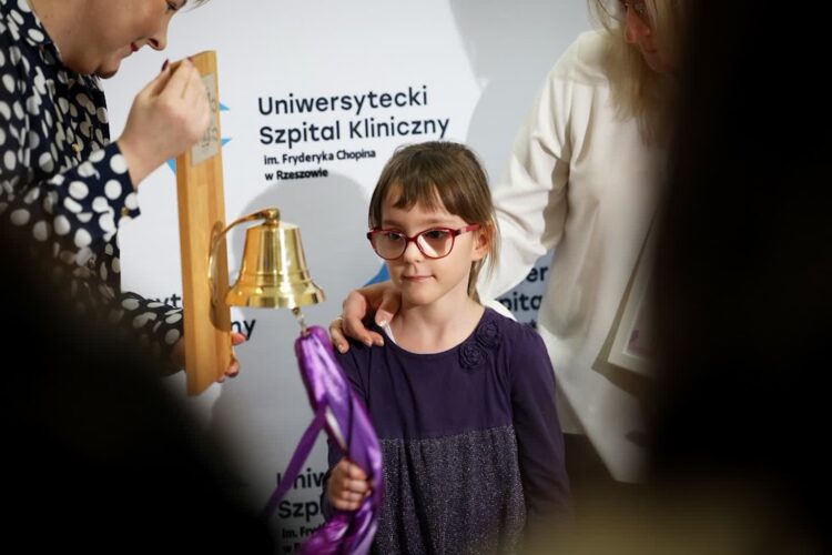 Dzwon Zwycięstwa na neonatologii w Rzeszowie