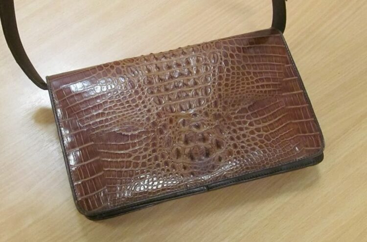 Nielegalny przemyt torebek ze skóry węża i krokodyla w Medyce 1 - Polskie Radio Rzeszów Nielegalny przemyt torebek ze skóry węża i krokodyla w Medyce