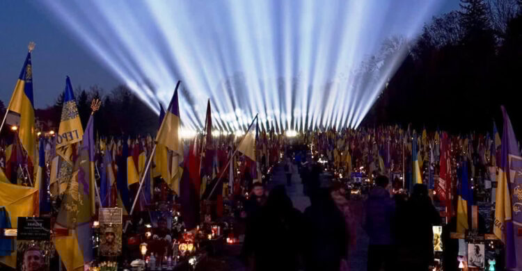 Promienie pamięci nad grobami obrońców Ukrainy