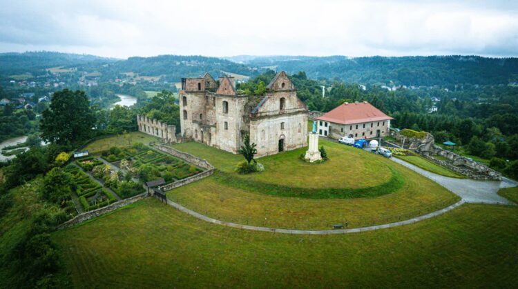 Fot. dawny zespół klasztorny Karmelitów Bosych w Zagórzu