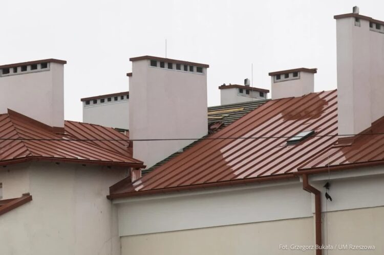 Najstarsza rzeszowska podstawówka ma nowy dach