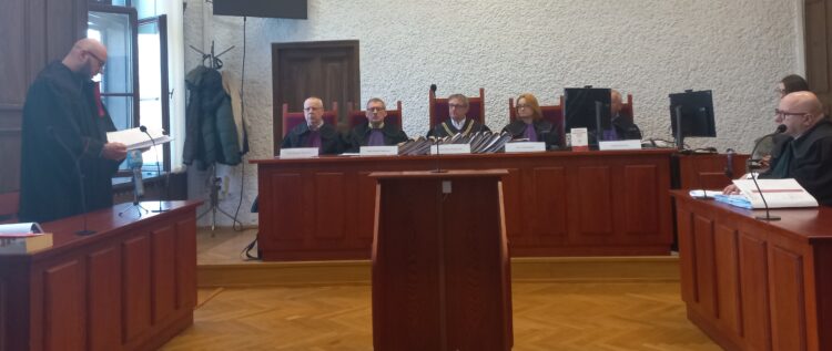 Zabójstwo mieszkanki Głuchowa. Przed sądem stanął szwagier kobiety