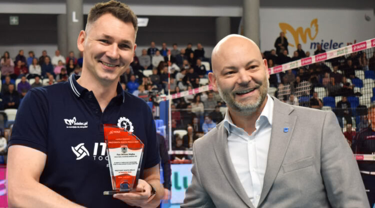 Trener Ita Tools Stali Mielec Miłosz Majka i prezydent Mielca Radosław Swół