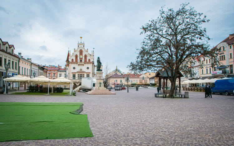 1 kwietnia na rzeszowskim Rynku znowu pojawią się restauracyjne ogródki 1 - Polskie Radio Rzeszów Fot. PRR/archiwalne