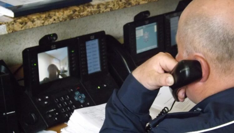 Dzielnicowi ruszyli na pomoc rannemu pracownikowi