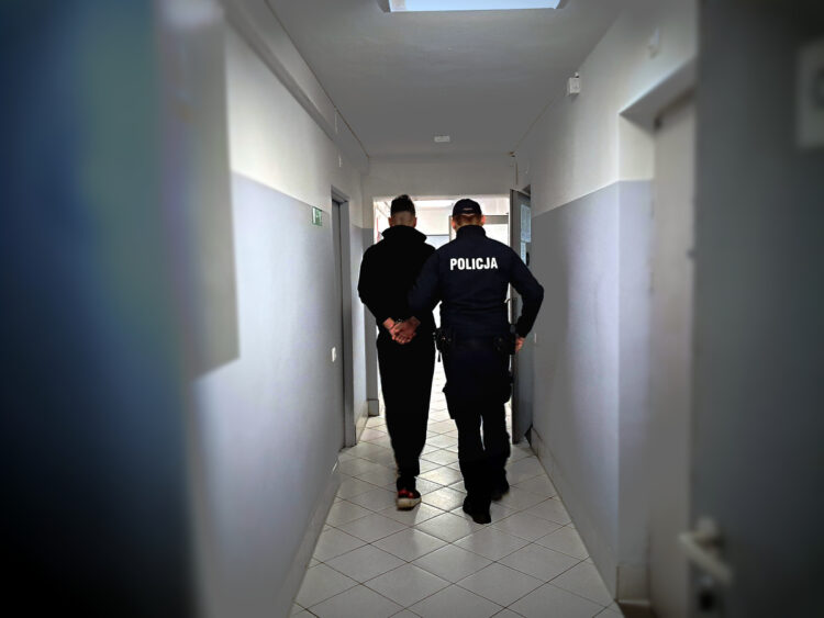 Dwóch Węgrów nabrało seniorkę „na wnuczka”. Policja odzyskała pieniądze