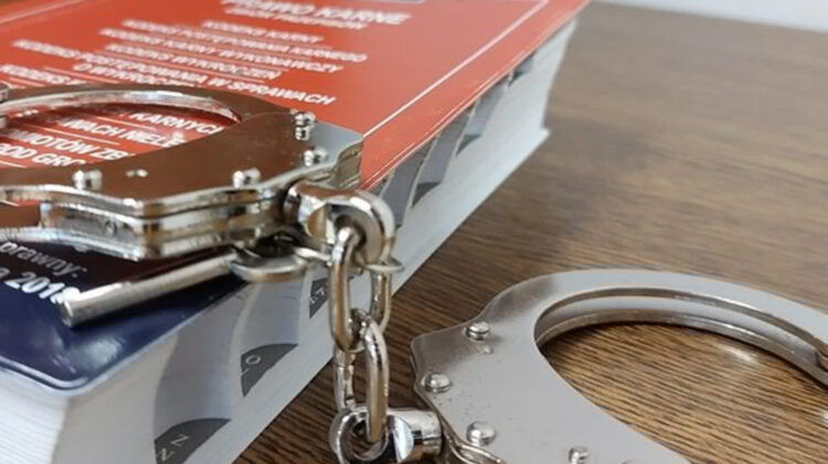 Policja nakazała agresywnemu 34-latkowi opuszczenie domu