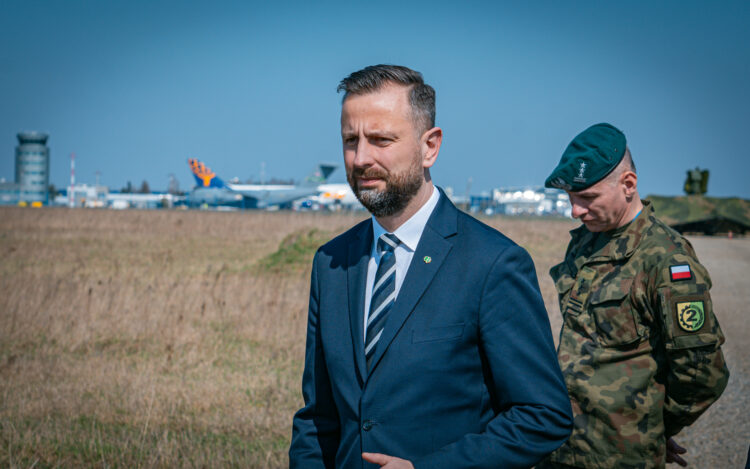 Wicepremier odwiedził żołnierzy stacjonujących pod Rzeszowem (zdjęcia)