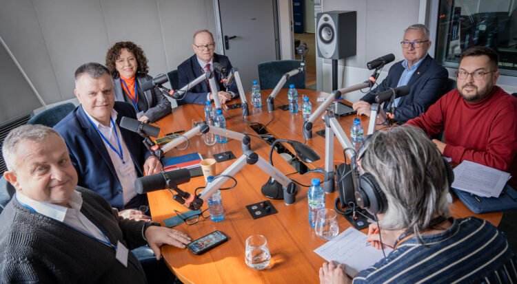 Program Czyste Powietrze tematem Podkarpackiego Panelu Politycznego 1 - Polskie Radio Rzeszów Program Czyste Powietrze tematem Podkarpackiego Panelu Politycznego