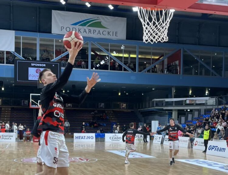 OPteam Resovia lepsza od Żaka