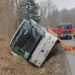 Autobus z pasażerami wjechał do rowu i się przewrócił (zdjęcia, aktualizacja)