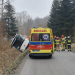 Autobus z pasażerami wjechał do rowu i się przewrócił (zdjęcia, aktualizacja) 5 - Polskie Radio Rzeszów Autobus z pasażerami wjechał do rowu i się przewrócił (zdjęcia, aktualizacja) - Polskie Radio Rzeszów