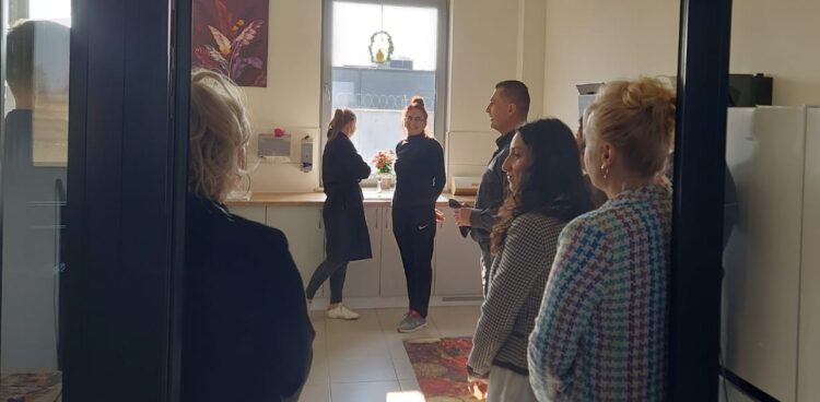 Wiceminister sprawiedliwości z wizytą w ośrodku dla kobiet