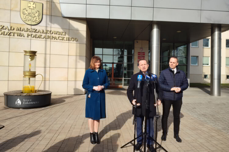 Posłowie PiS krytykują program wyborczy R. Trzaskowskiego 1 - Polskie Radio Rzeszów Posłowie PiS krytykują program wyborczy R. Trzaskowskiego