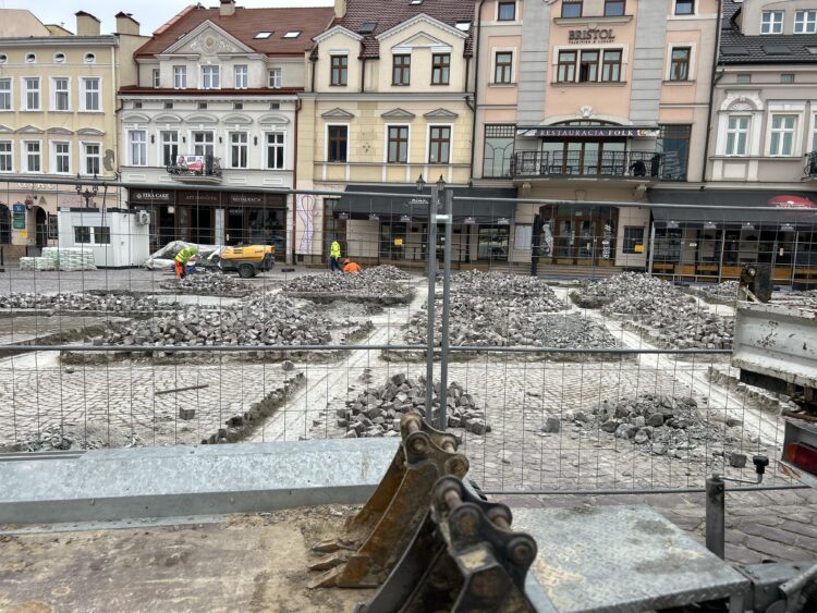 Remont na Rynku w Rzeszowie przed sezonem ogródkowym