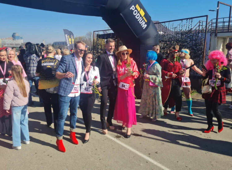 Bieg na szpilkach, świętowanie Dnia Kobiet w Rzeszowie (foto, video) - Polskie Radio Rzeszów