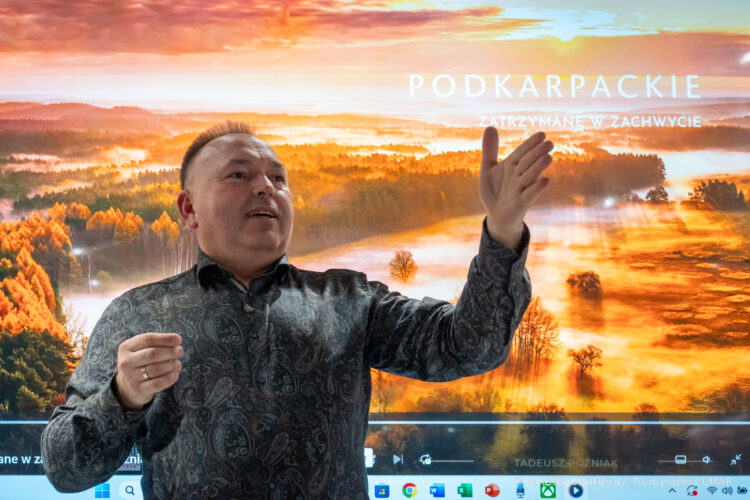 „Podkarpackie zatrzymane w zachwycie” - wystawa prac Tadeusza Poźniaka  - Polskie Radio Rzeszów