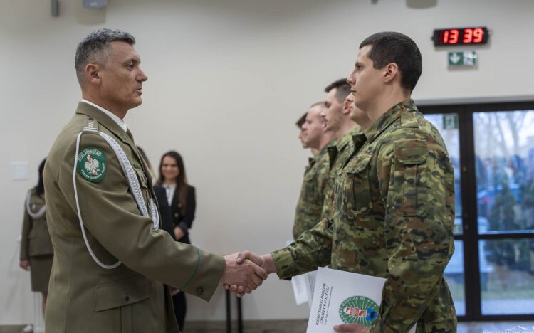 Nowi funkcjonariusze w szeregach Bieszczadzkiego Oddziału Straży Granicznej 1 - Polskie Radio Rzeszów Nowi funkcjonariusze w szeregach Bieszczadzkiego Oddziału Straży Granicznej