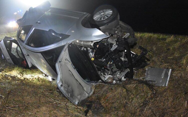 Trzech nastolatków trafiło do szpitala po dochowaniu citroena