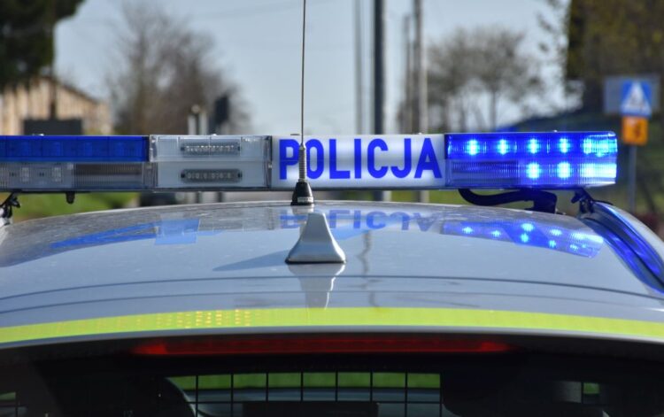 Policjanci eskortowali samochód z ranną dwulatką 1 - Polskie Radio Rzeszów Policjanci eskortowali samochód z ranną dwulatką