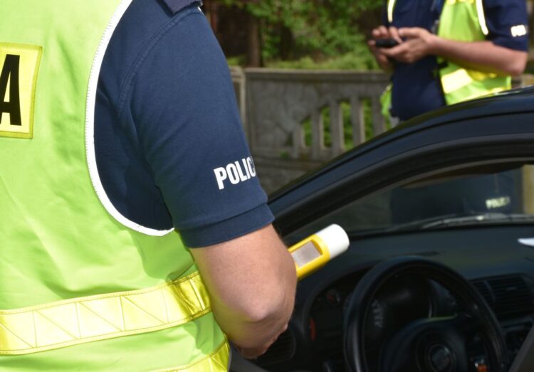 51-latka była tak pijana, że poprosiła innego kierowcę o włączenie biegu 1 - Polskie Radio Rzeszów 51-latka była tak pijana, że poprosiła innego kierowcę o włączenie biegu