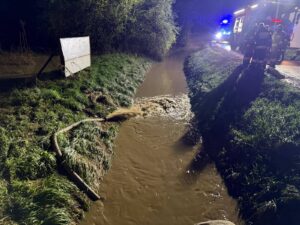 Zalane domy w Pawłosiowie, służby w akcji - Polskie Radio Rzeszów