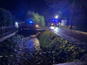 Zalane domy w Pawłosiowie, służby w akcji - Polskie Radio Rzeszów