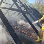 Pożar drewnianego budynku w Sieteszy: Strażacy w akcji - Polskie Radio Rzeszów