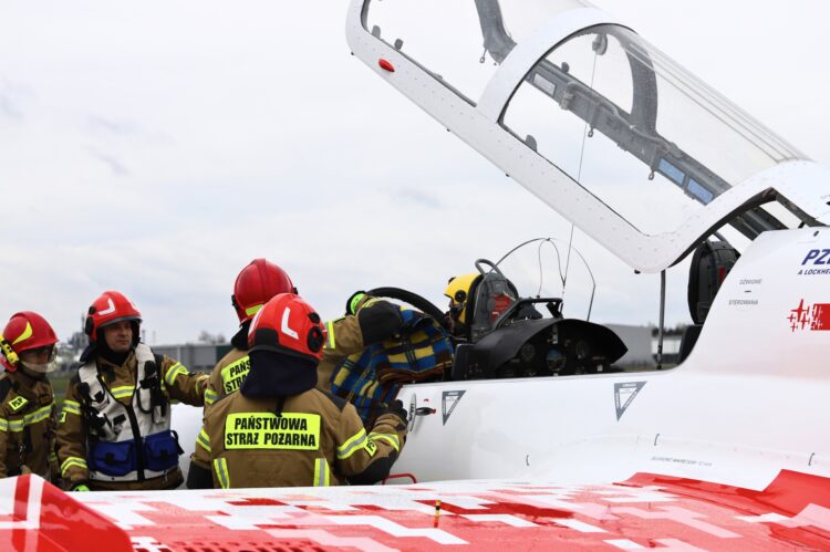 Ćwiczenia na mieleckim lotnisku. Przygotowania do AirShow Mielec 2025 1 - Polskie Radio Rzeszów Ćwiczenia na mieleckim lotnisku. Przygotowania do AirShow Mielec 2025